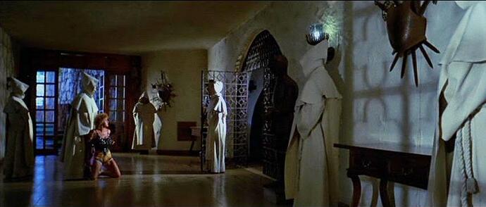 LA MANSION DE LOS MUERTOS VIVIENTES (19)