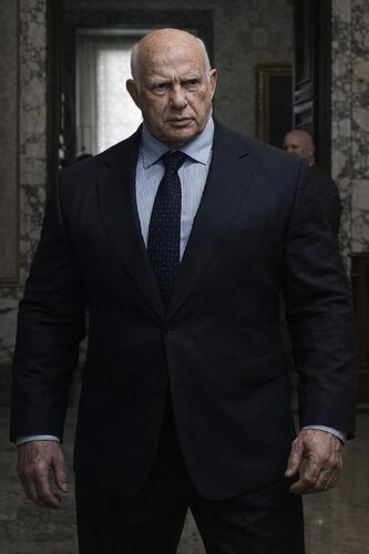 Il potente Cirone Pomicione in posa